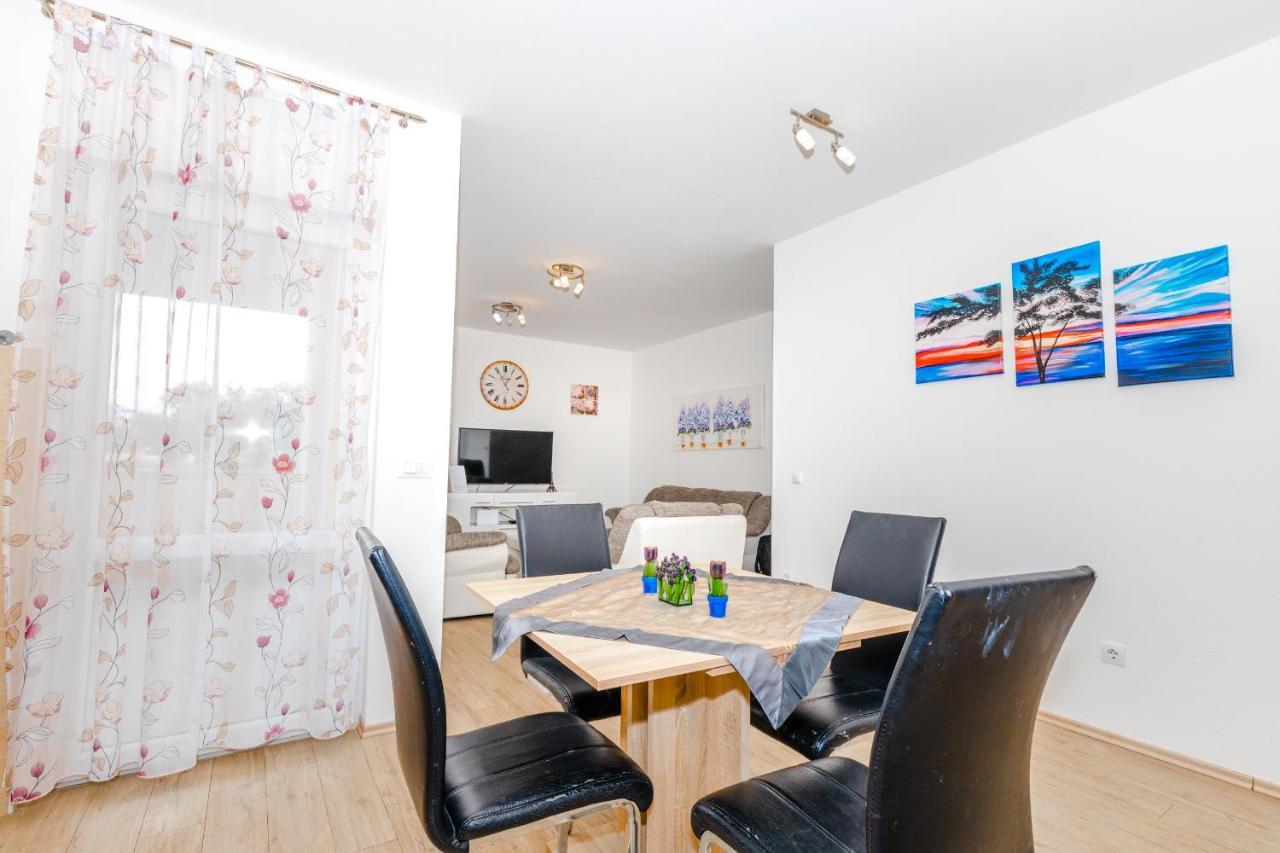 Spacious 2-Bedroom Apartment With Terrace And Parking Цавтат Екстер'єр фото